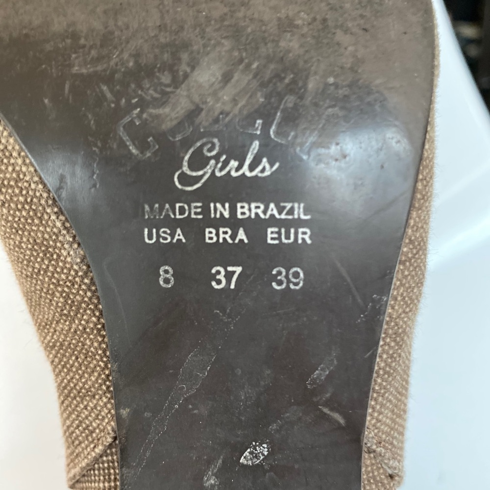 Boots - Picture 5 of 6